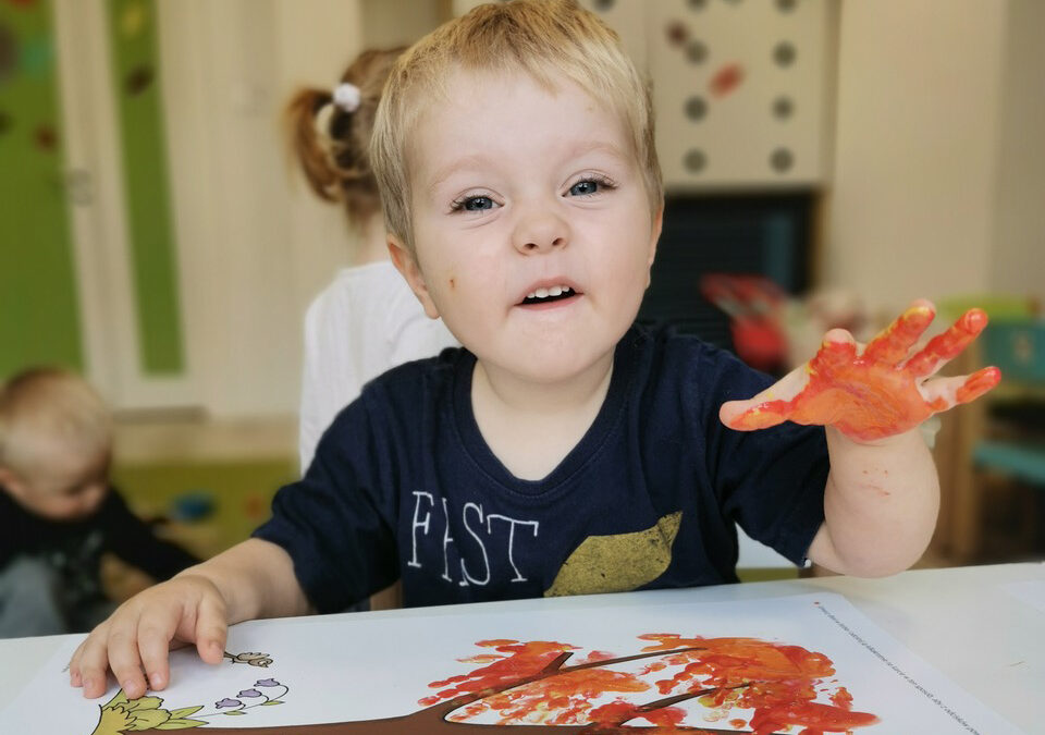 Jesienne drzewo w&nbsp;wykonaniu Pingwinków